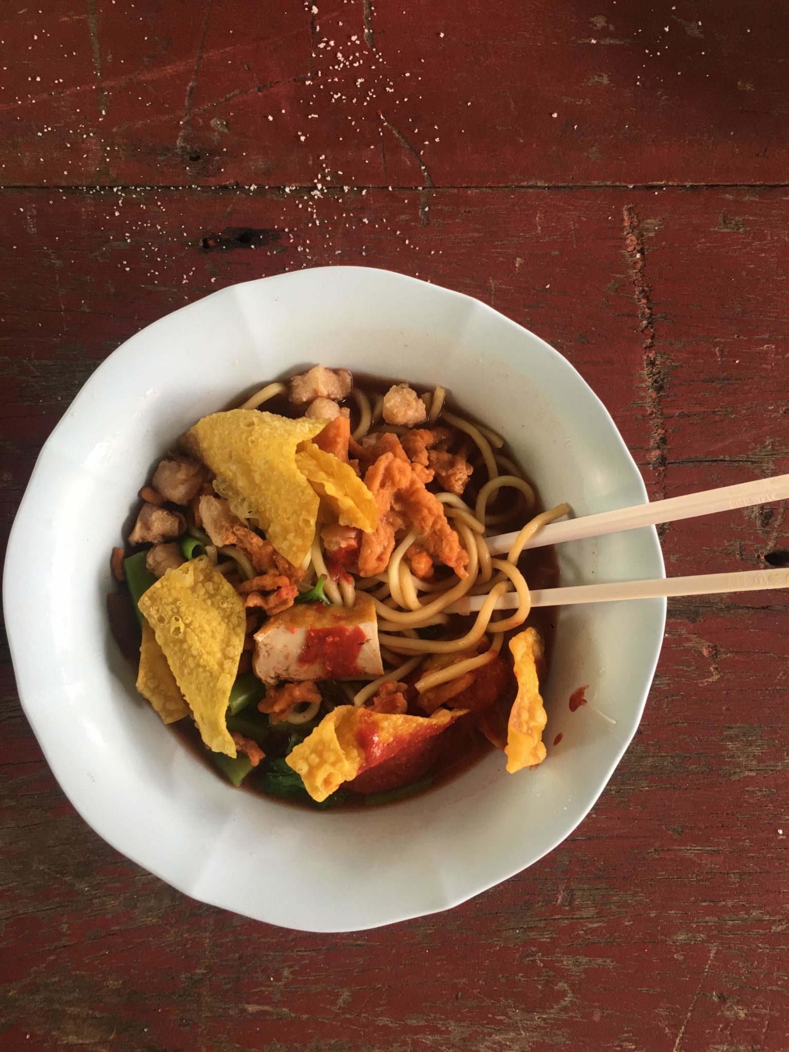 Gustosa zuppa di noodle con wonton croccanti. IMG_4642: sapore autentico!