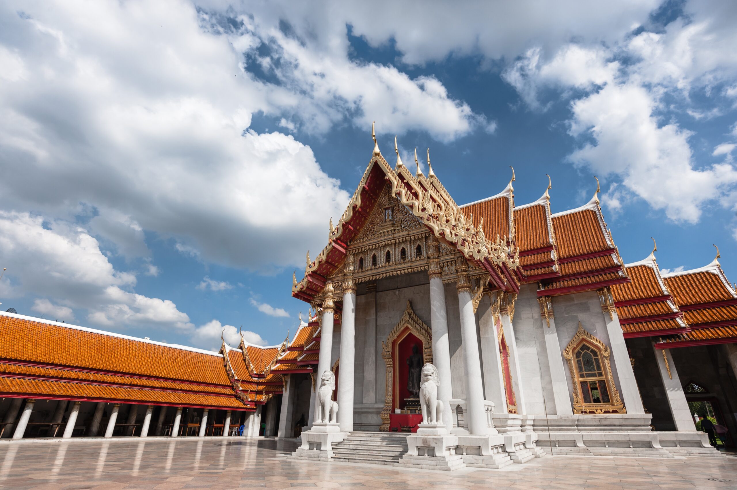 Il tempio di Marmo di Bangkok è interamente costruito con marmo di carrara